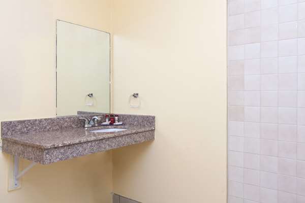  - Americas Best Value Inn Central Bakersfield
