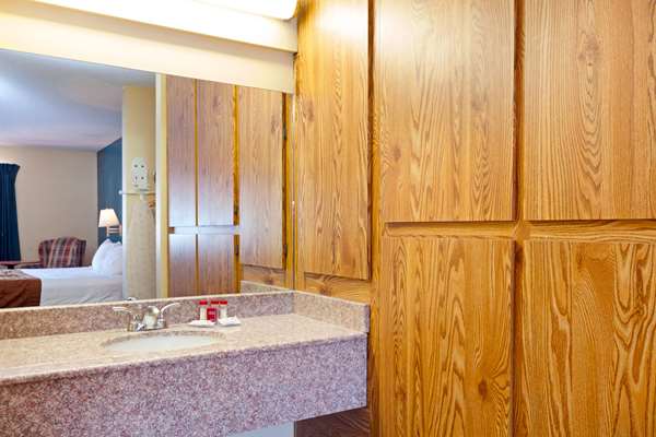  - Americas Best Value Inn Central Bakersfield