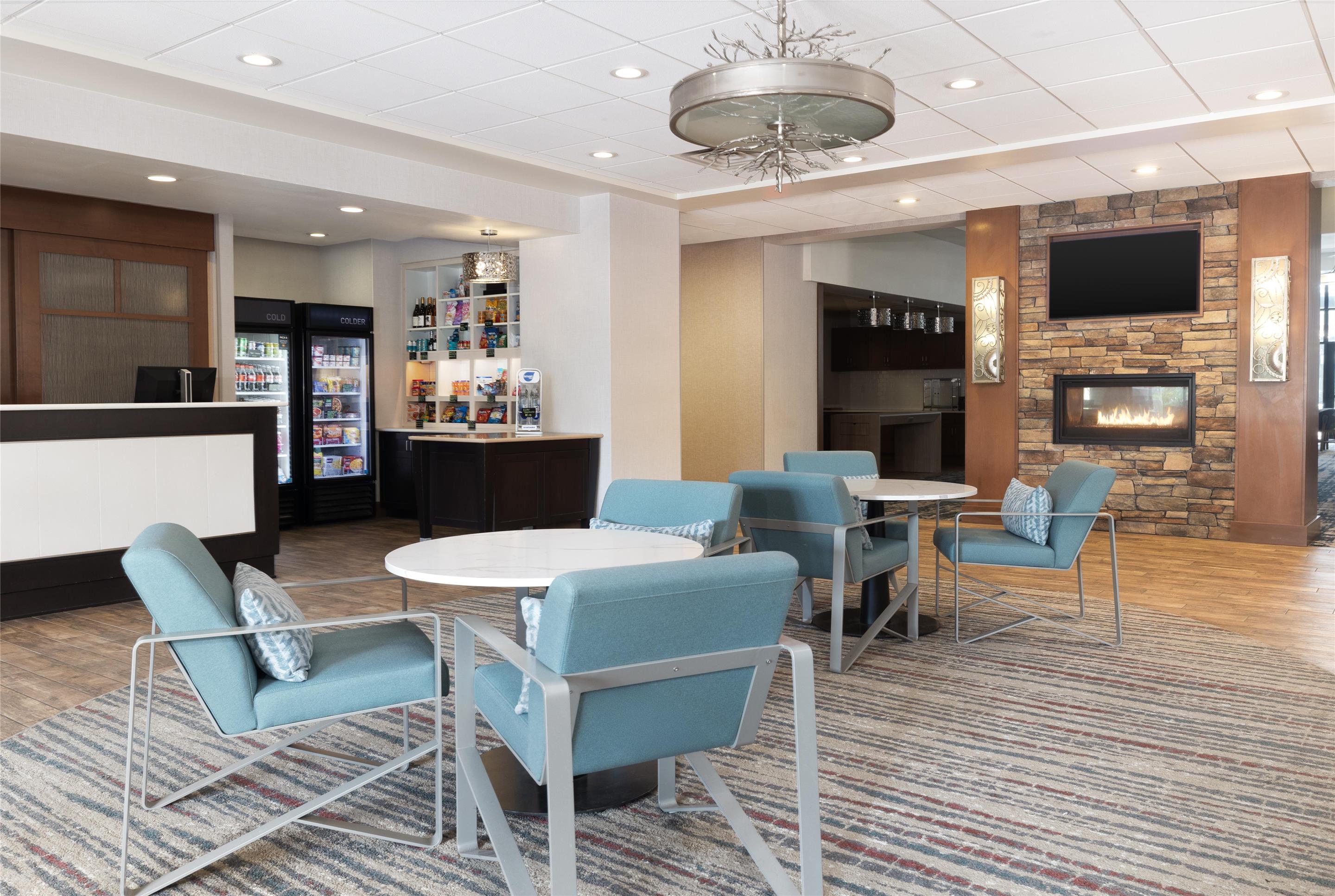 Lobby | Homewood Suites by Hilton Wauwatosa Milwaukee
