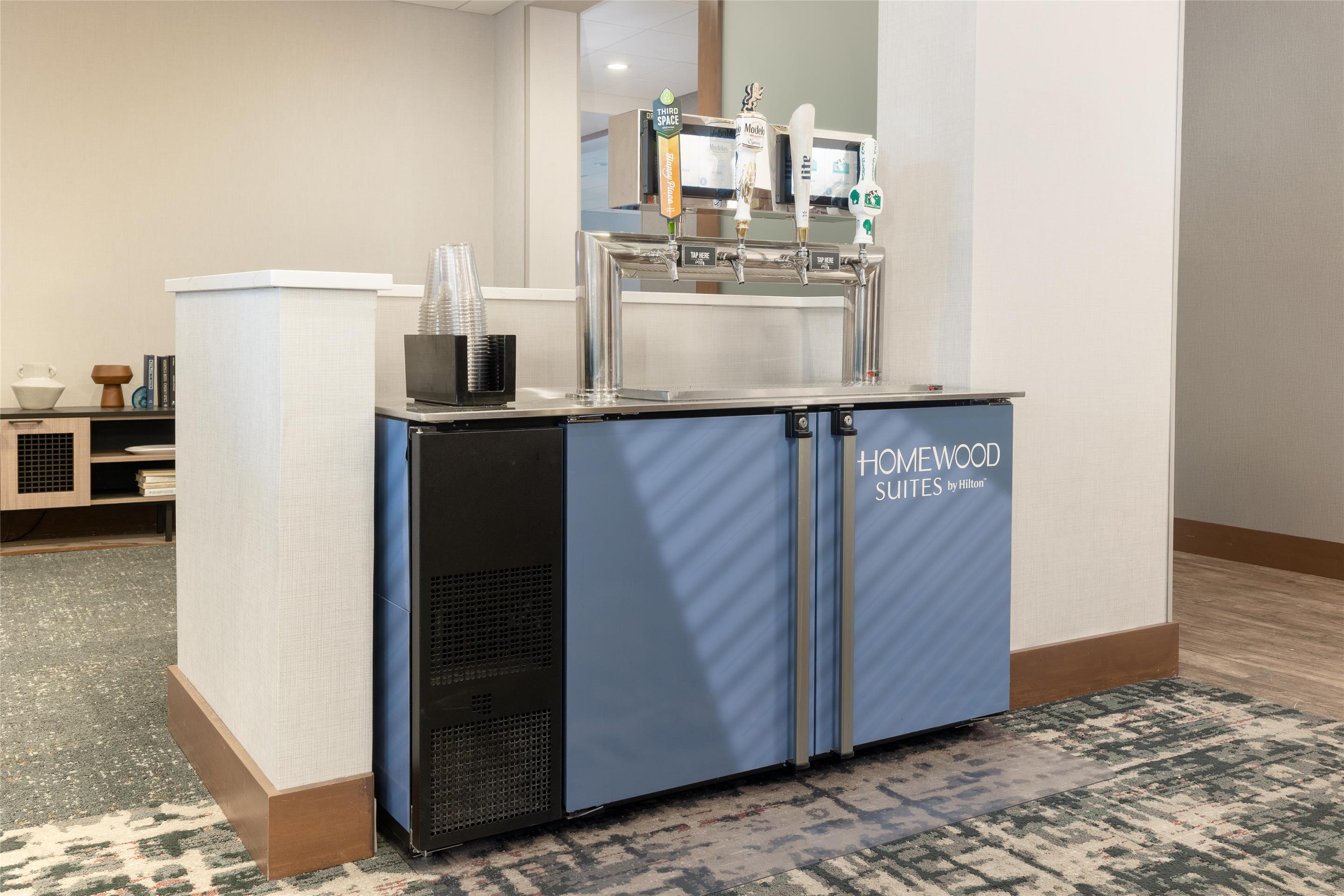 Restaurant | Homewood Suites by Hilton Wauwatosa Milwaukee