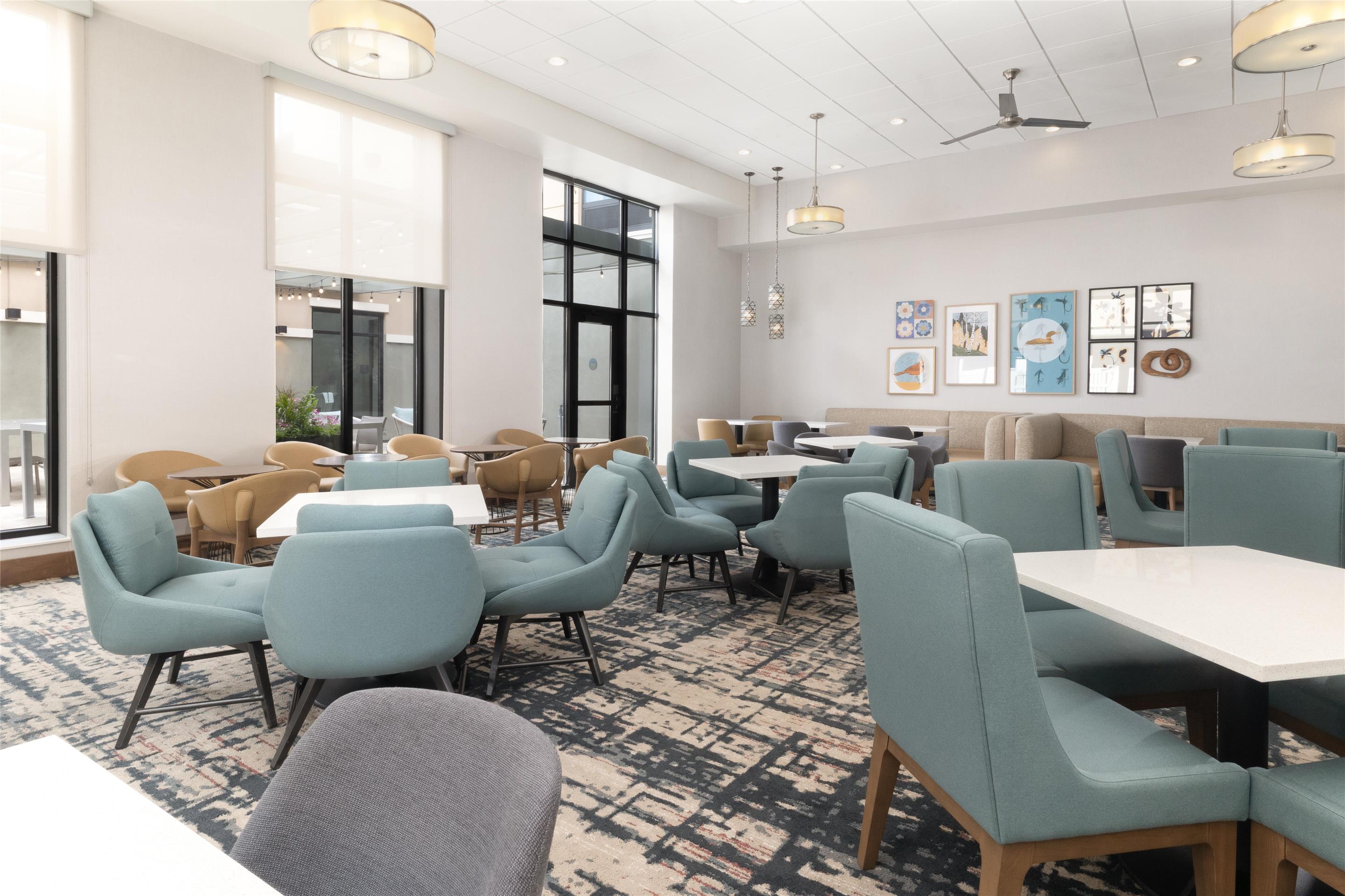 Breakfast Area | Homewood Suites by Hilton Wauwatosa Milwaukee