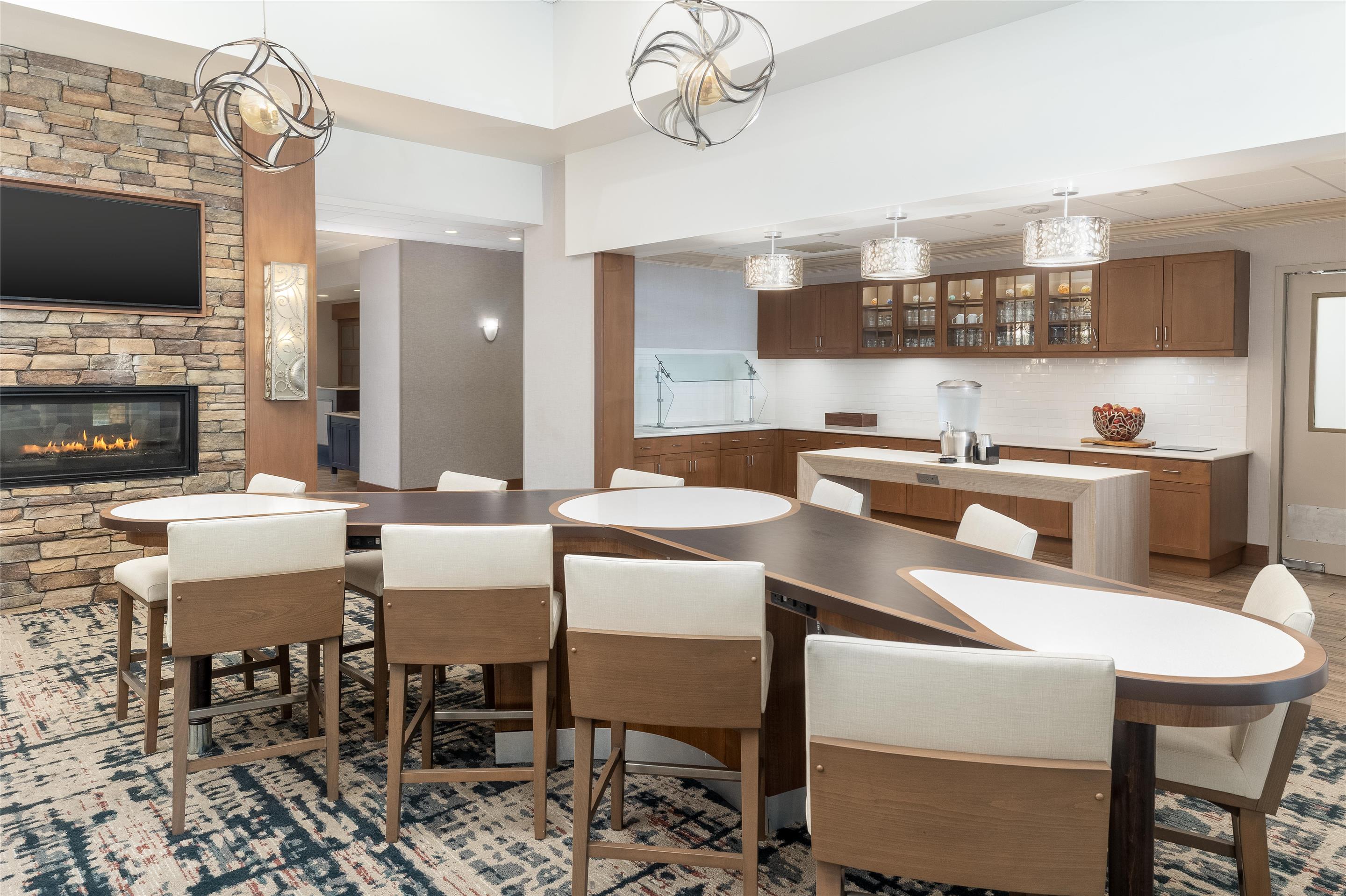 Breakfast Area | Homewood Suites by Hilton Wauwatosa Milwaukee