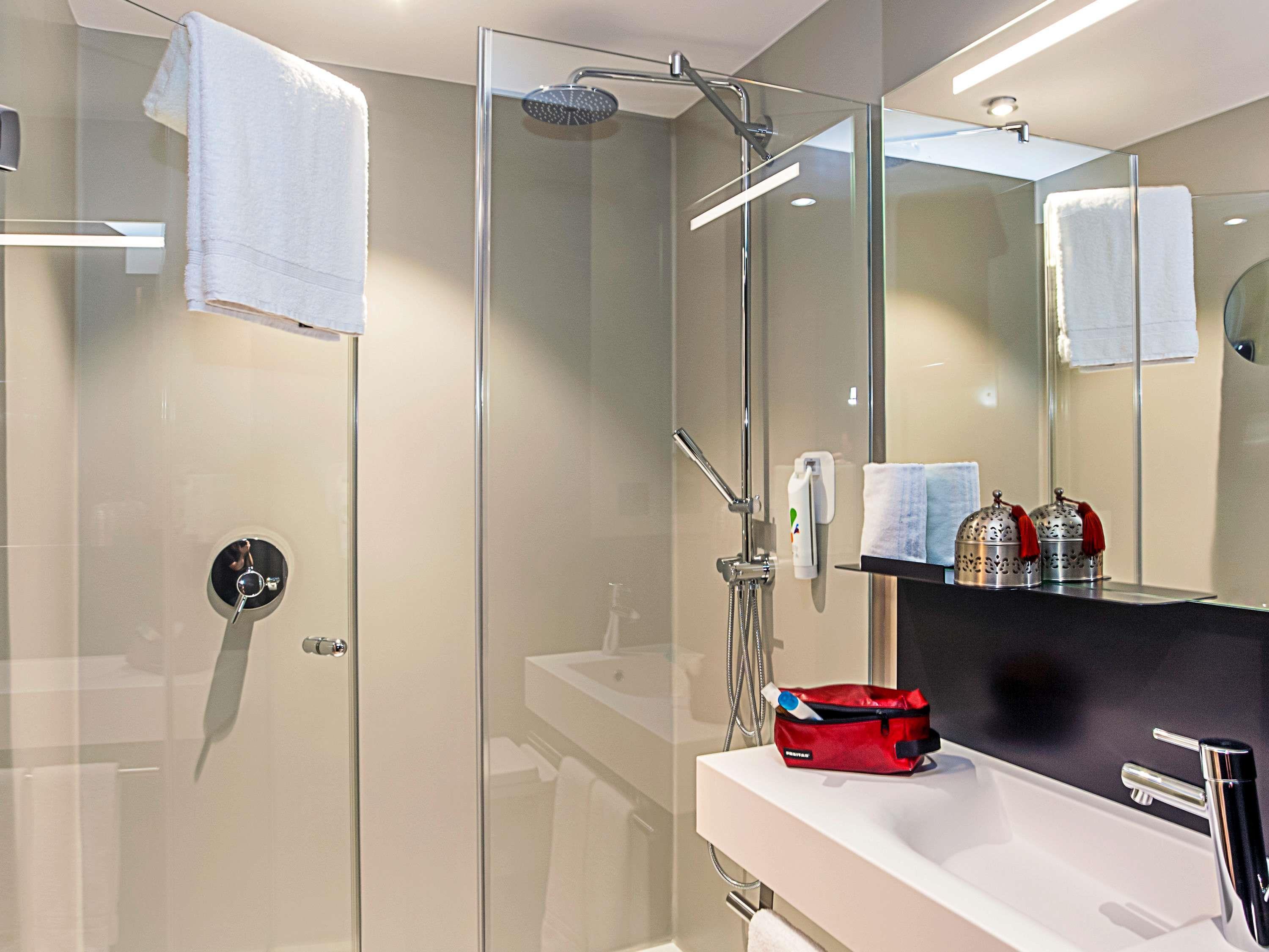 IBIS STYLES GENEVE CAROUGE Room Type - Standard Room with 2 single beds