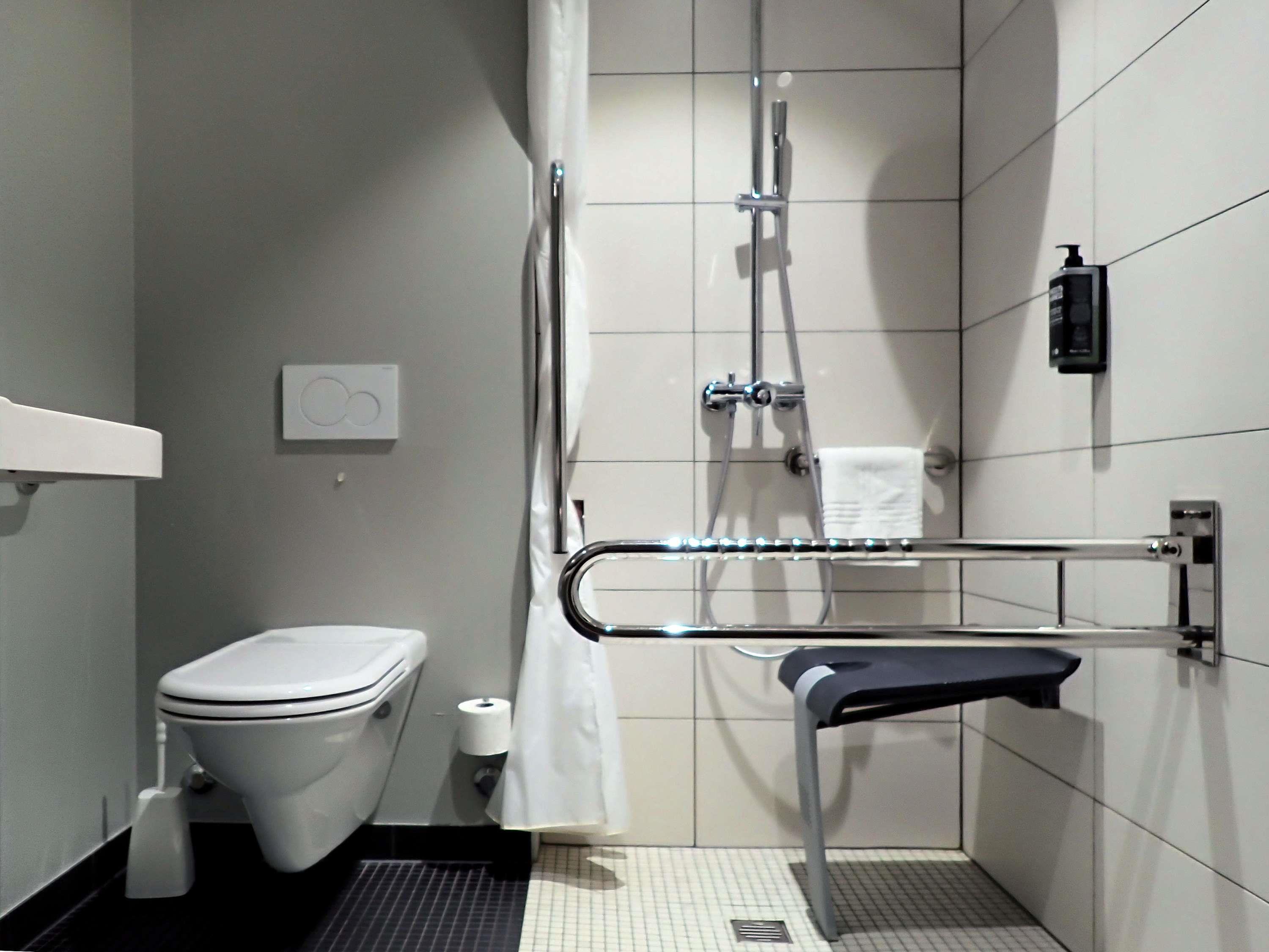 IBIS STYLES GENEVE CAROUGE Room Type - Standard PRM room with double bed