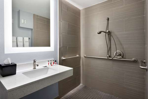  - Baymont Inn & Suites Shawnee - I-40, Exit 186