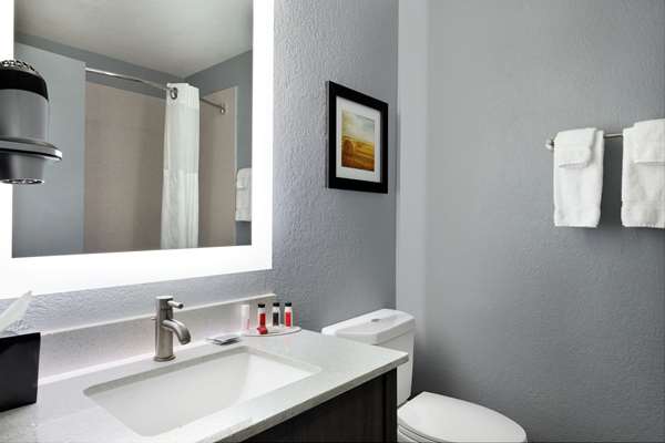  - Baymont Inn & Suites Shawnee - I-40, Exit 186