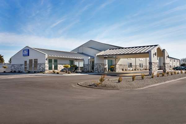 Exterior view - Baymont Inn & Suites Shawnee - I-40, Exit 186