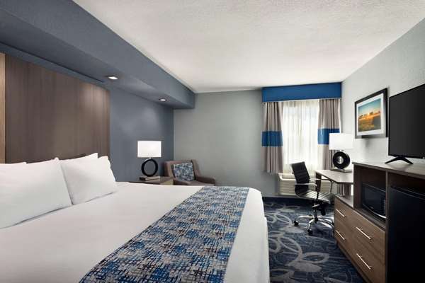  - Baymont Inn & Suites Shawnee - I-40, Exit 186