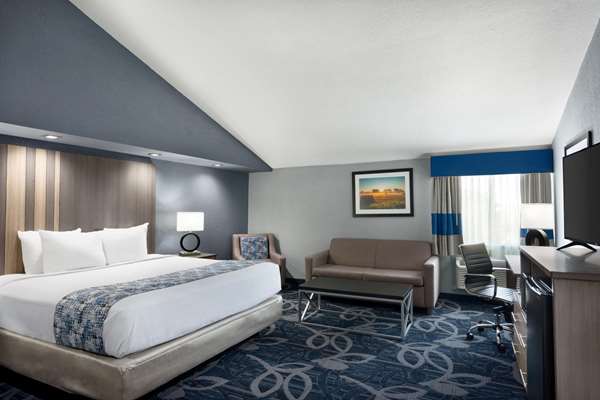  - Baymont Inn & Suites Shawnee - I-40, Exit 186