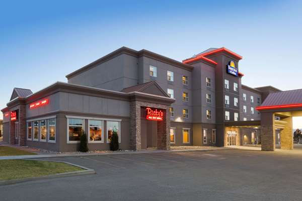 Exterior view - Days Inn & Suites Edmonton Airport Leduc