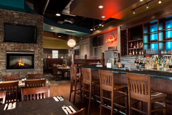 Restaurant - Days Inn & Suites Edmonton Airport Leduc