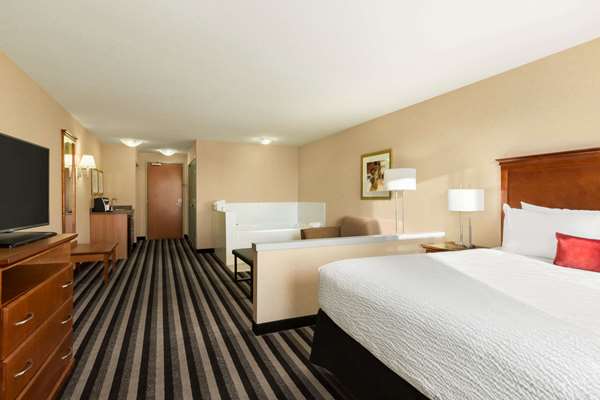 Suite - Days Inn & Suites Edmonton Airport Leduc