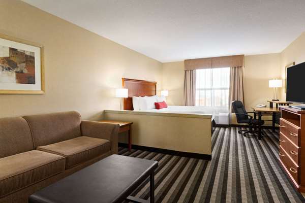 Suite - Days Inn & Suites Edmonton Airport Leduc