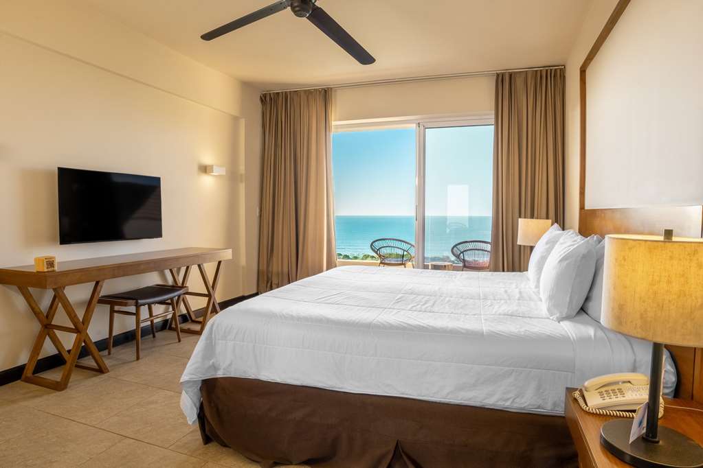 WYNDHAM TAMARINDO-guestroom-Guest Room,On-Site.jpg