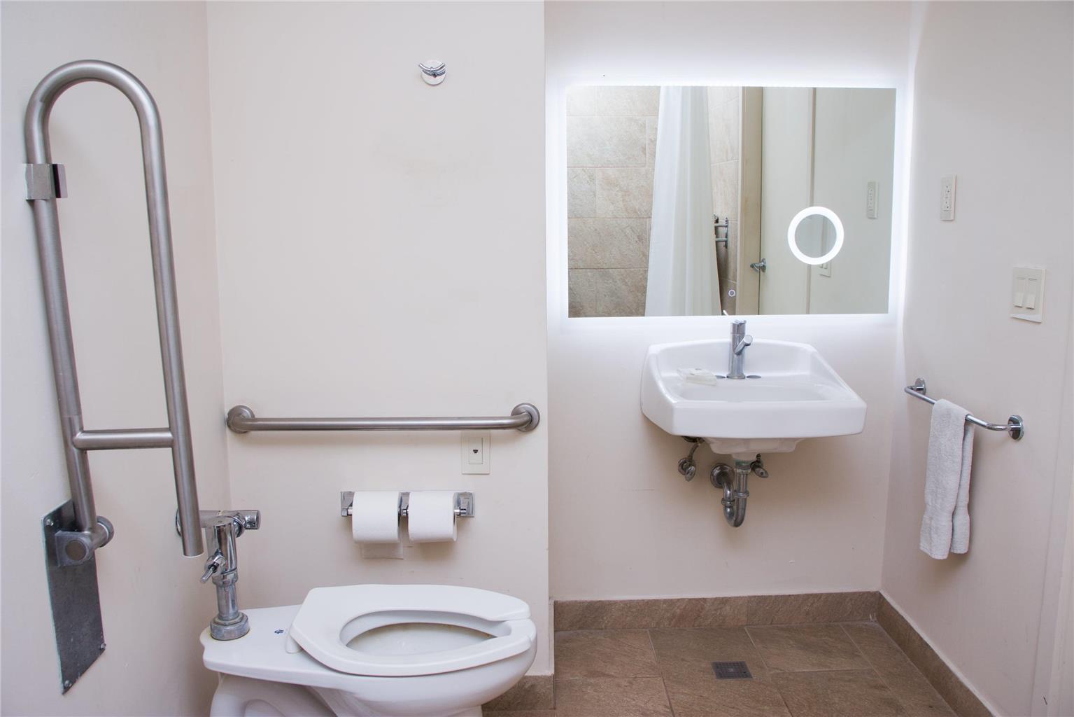 WYNDHAM TAMARINDO-guestroom-Guest Room,Bathroom,Accessibility,On-Site.jpg