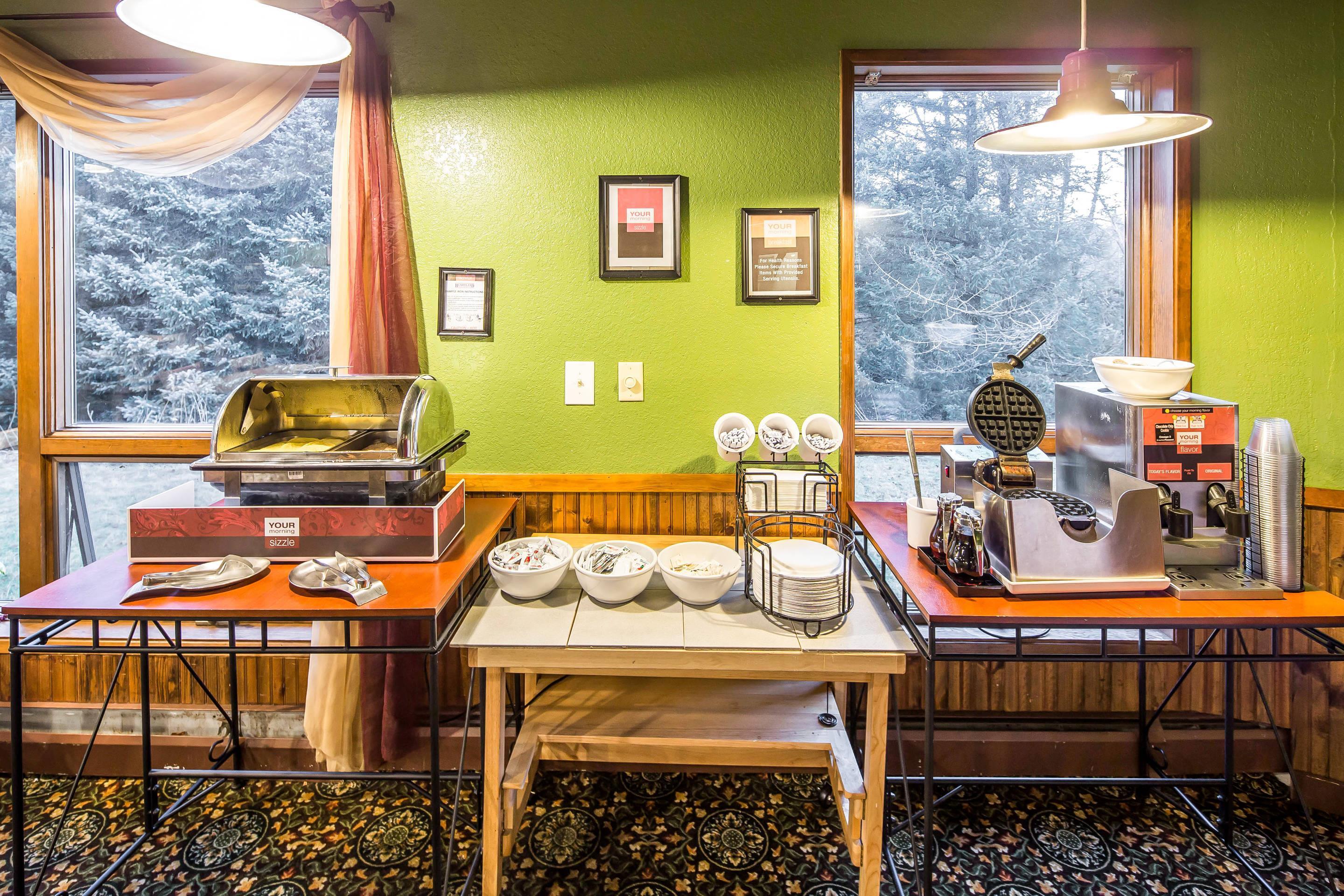 Breakfast area | Quality Inn Kodiak