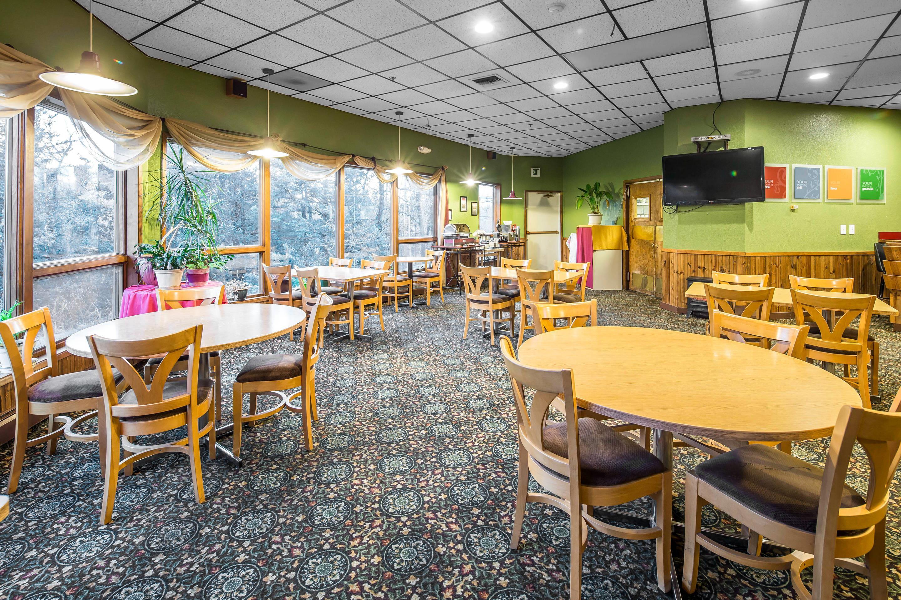 Breakfast area | Quality Inn Kodiak