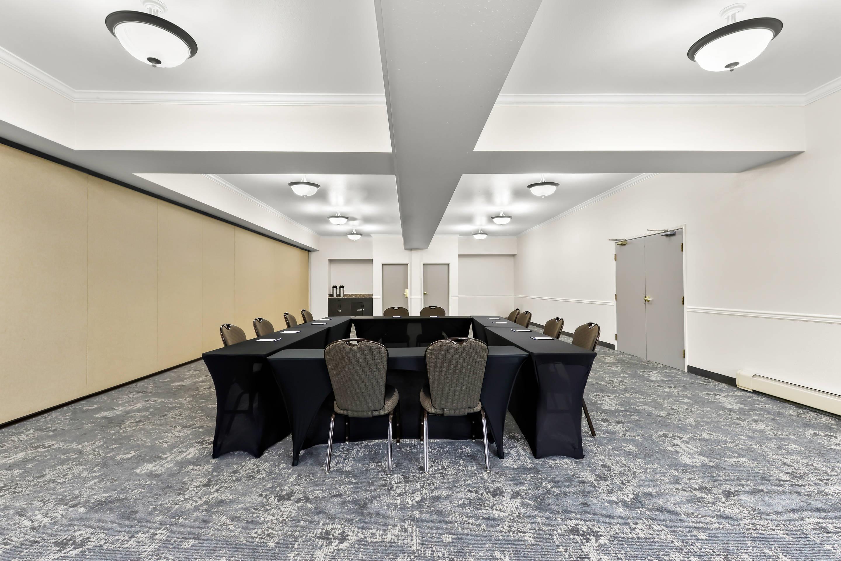 Meeting room | Clarion Suites Anchorage Downtown