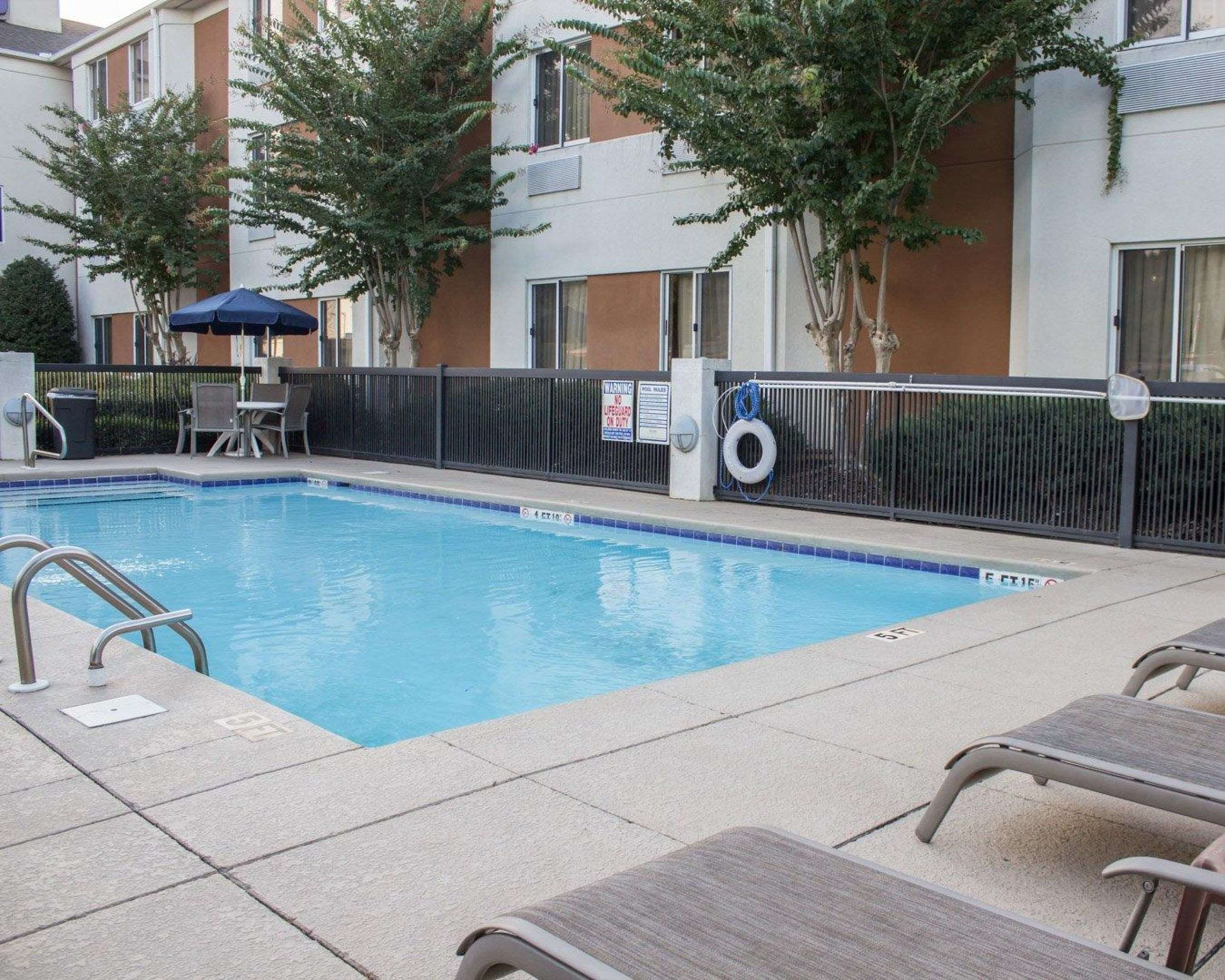 Relax on the sundeck | Sleep Inn Pelham Oak Mountain