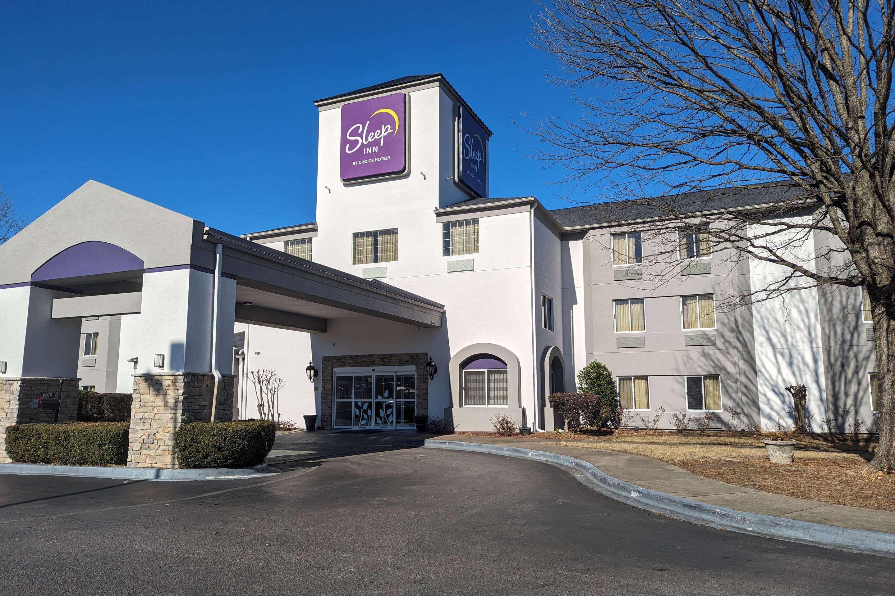 Hotel entrance | Sleep Inn Pelham Oak Mountain