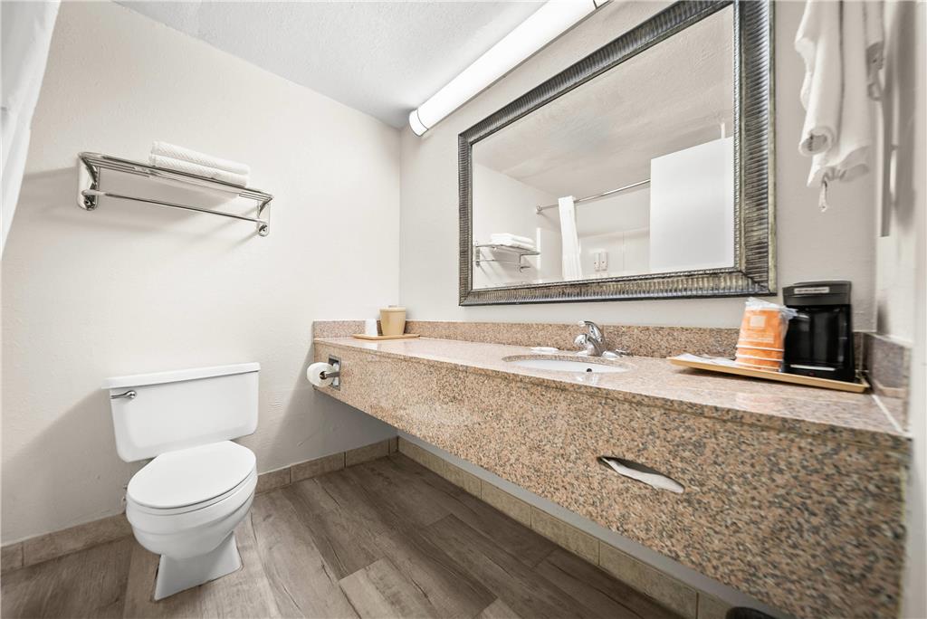 QUALITY INN AUBURN CAMPUS AREA I-85-guestroom-Guest Room,Bathroom,On-Site.jpg