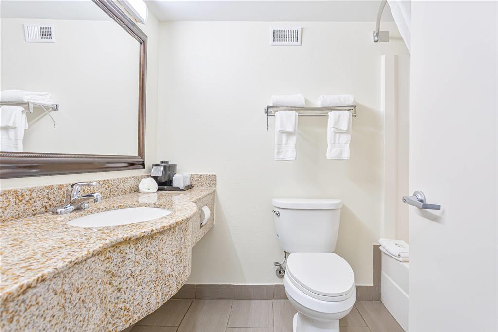 QUALITY INN PRATTVILLE I-65-guestroom-Guest Room,Bathroom,On-Site.jpg