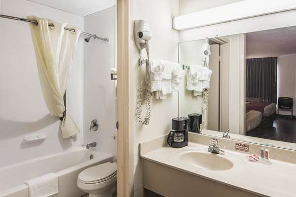  - Econo Lodge Fort Payne - I-59, Exit 218