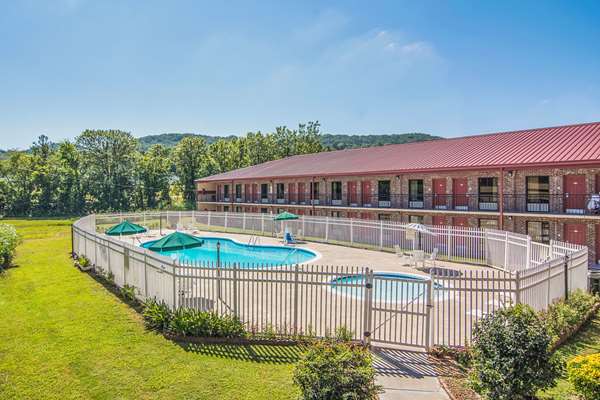 Pool - Econo Lodge Fort Payne - I-59, Exit 218