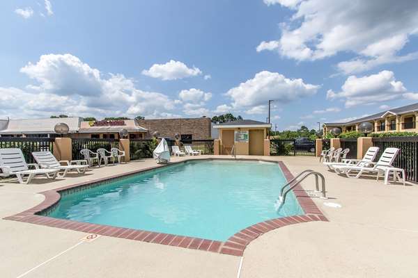 Pool - Quality Inn Andalusia