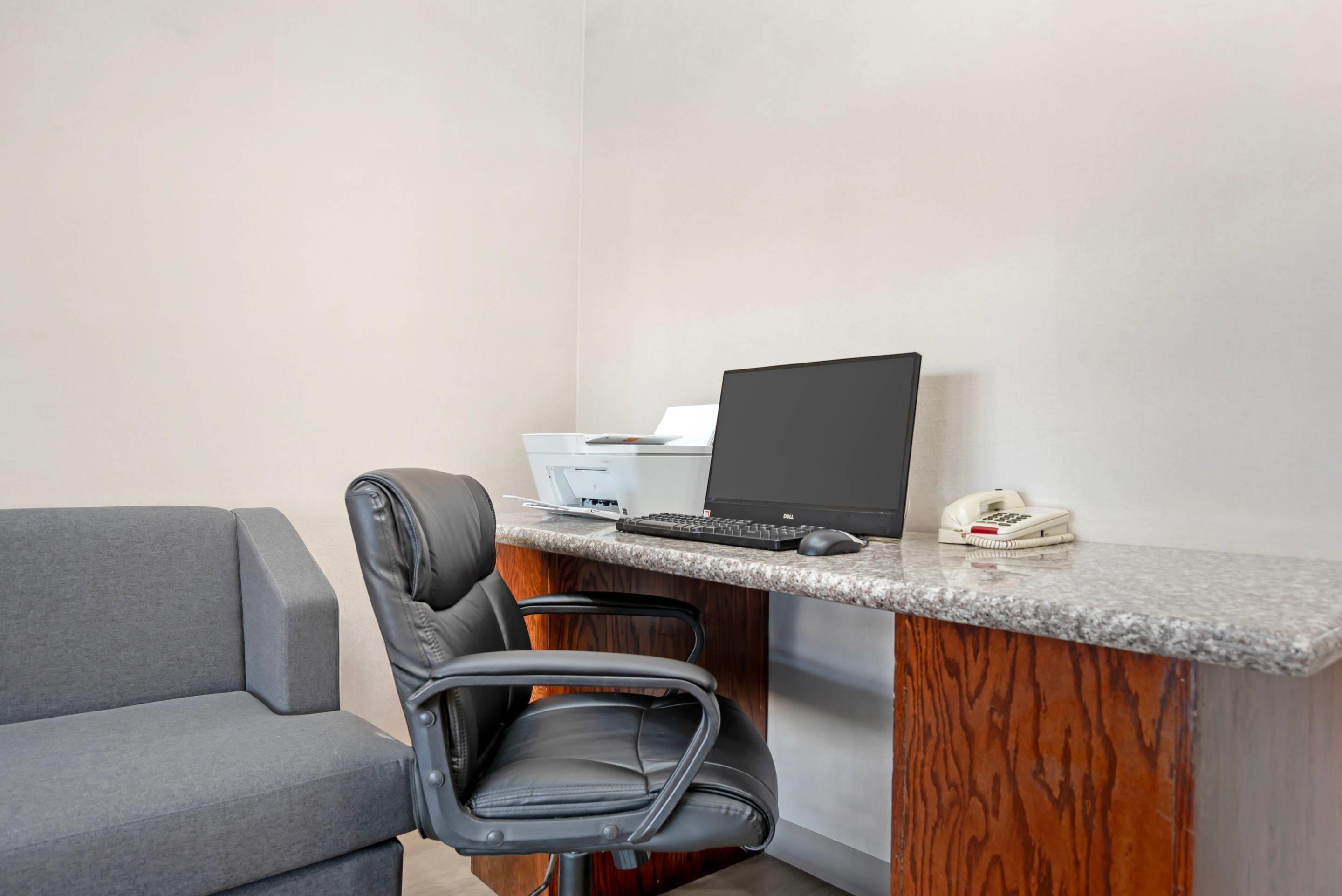 Computer in the lobby | Comfort Inn Livingston