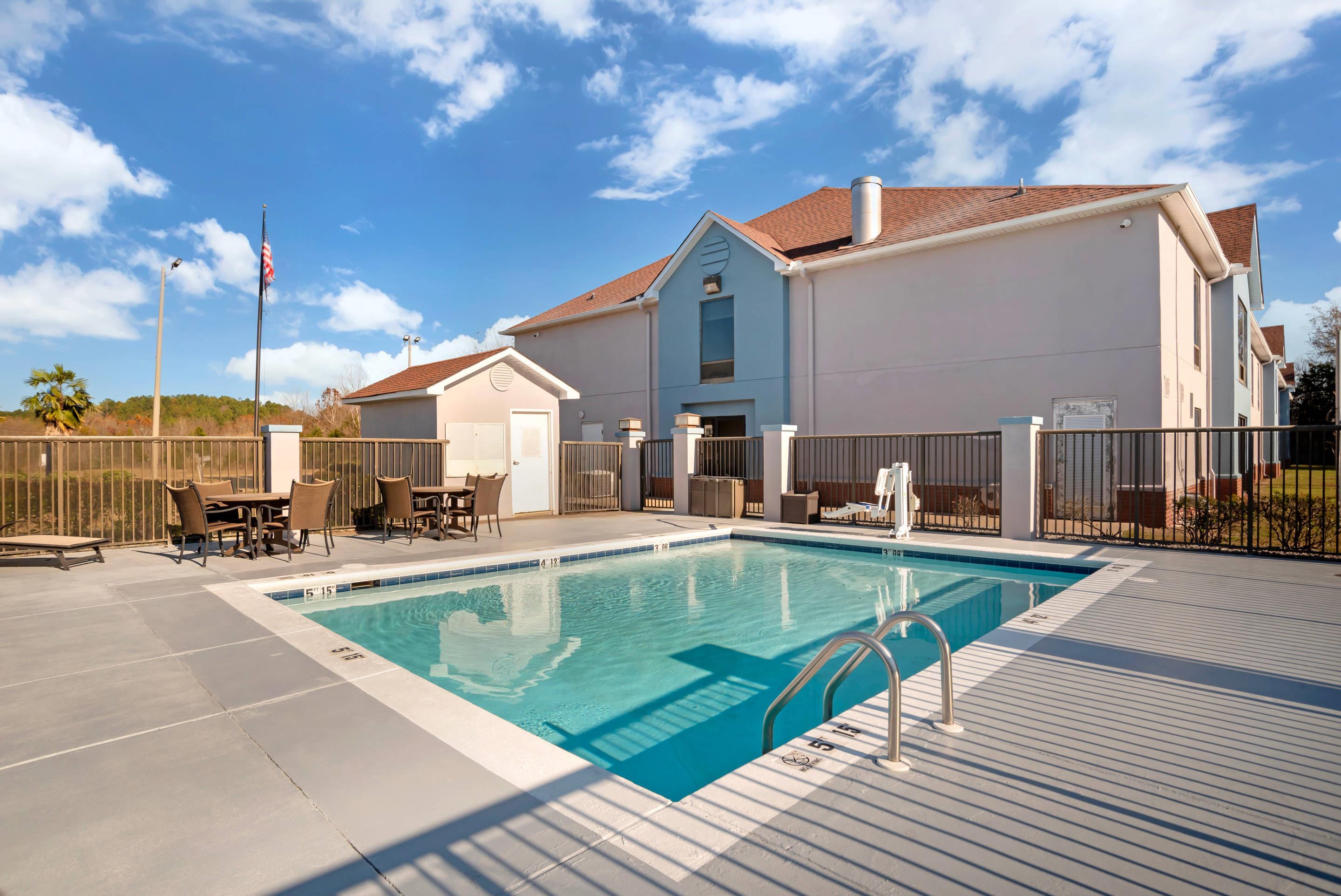 Outdoor pool | Comfort Inn Livingston