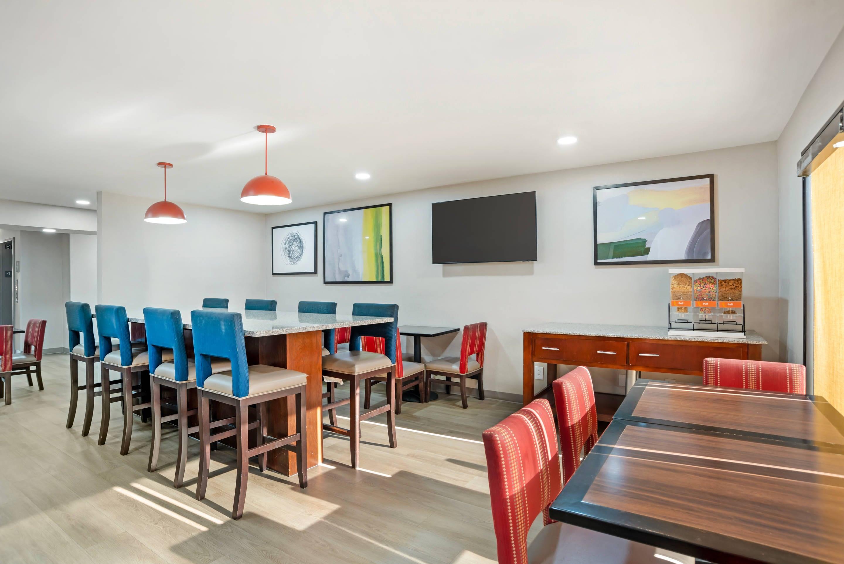 Breakfast area | Comfort Inn Livingston