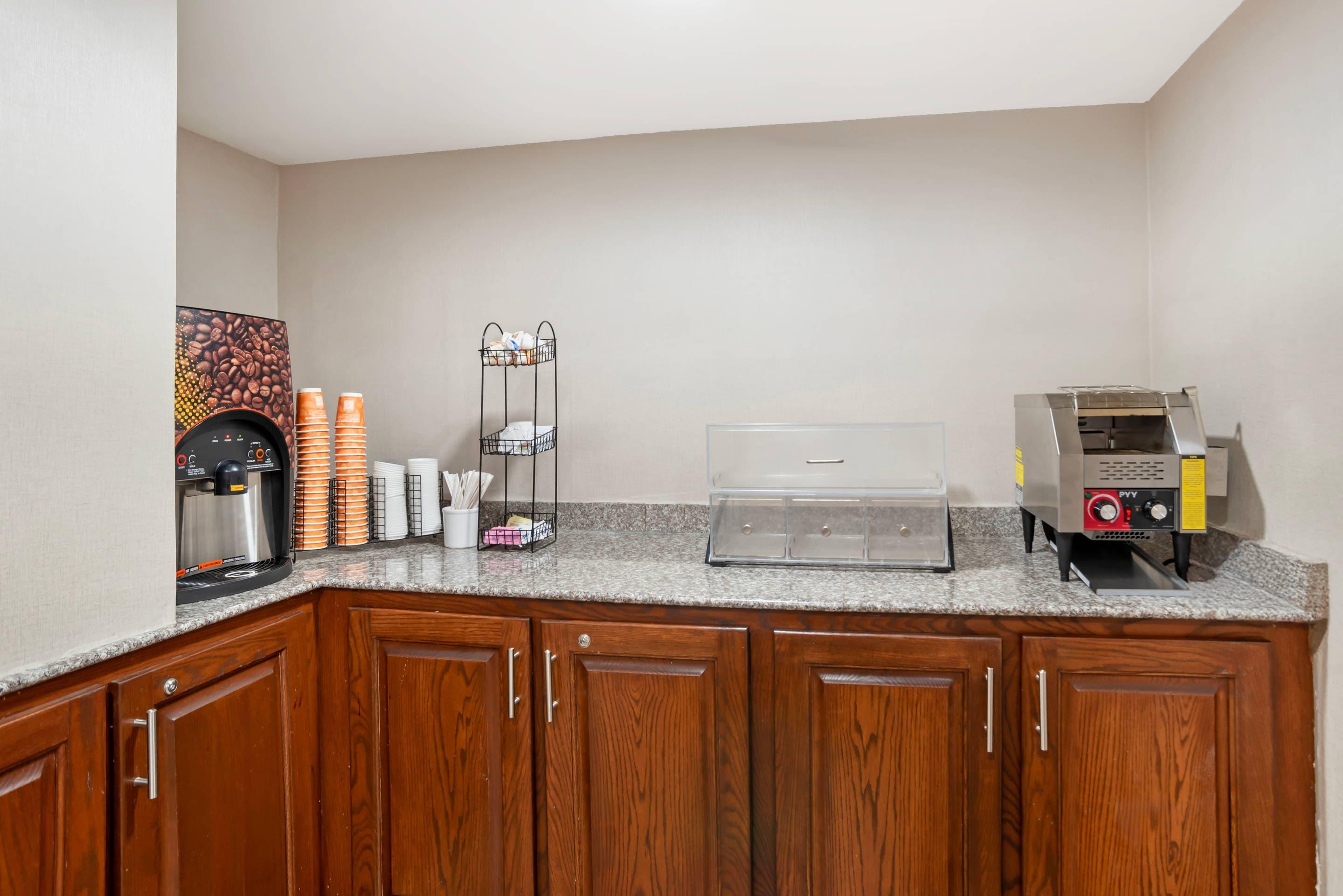 Breakfast area | Comfort Inn Livingston