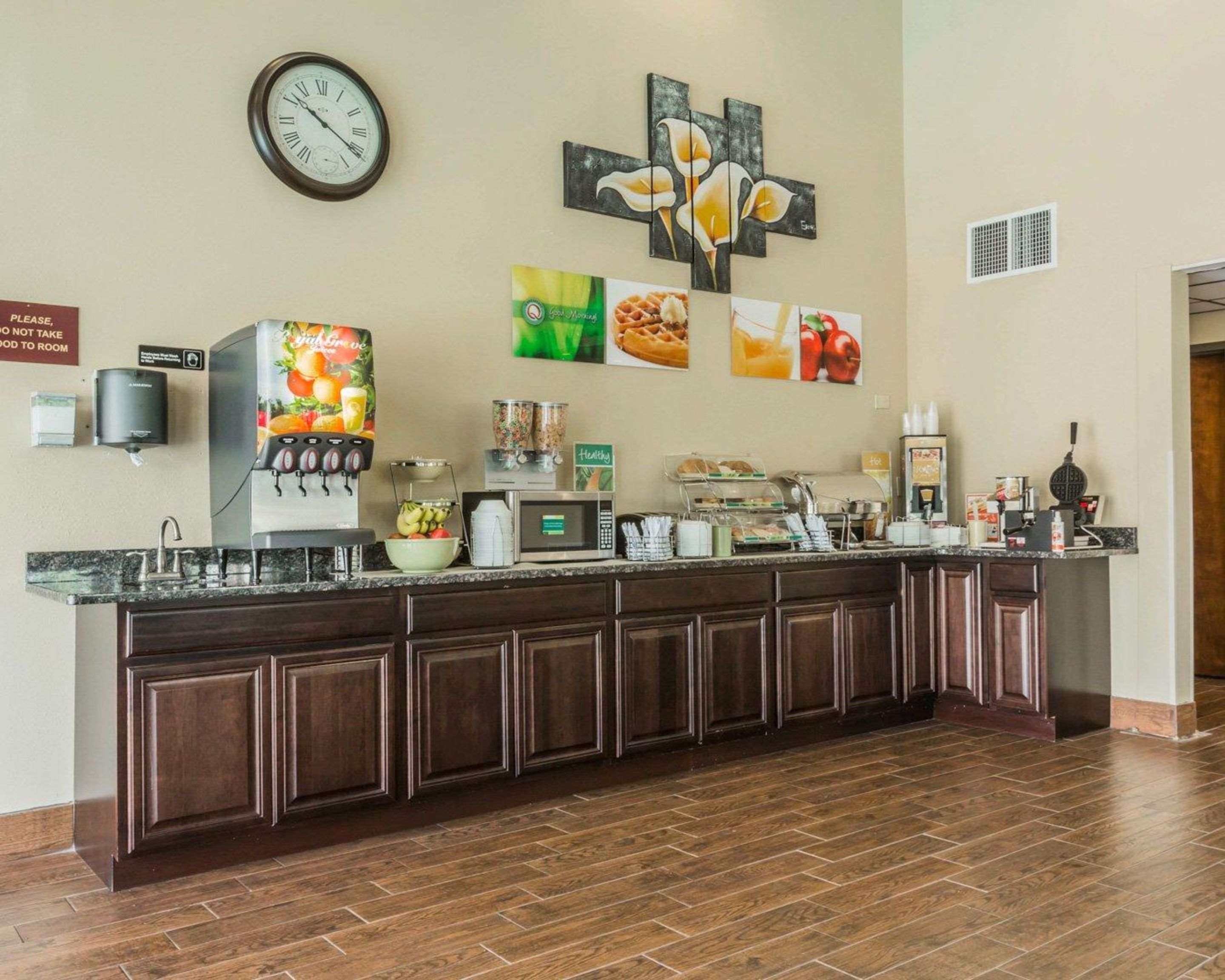 Free continental breakfast | Quality Inn & Suites North Montgomery