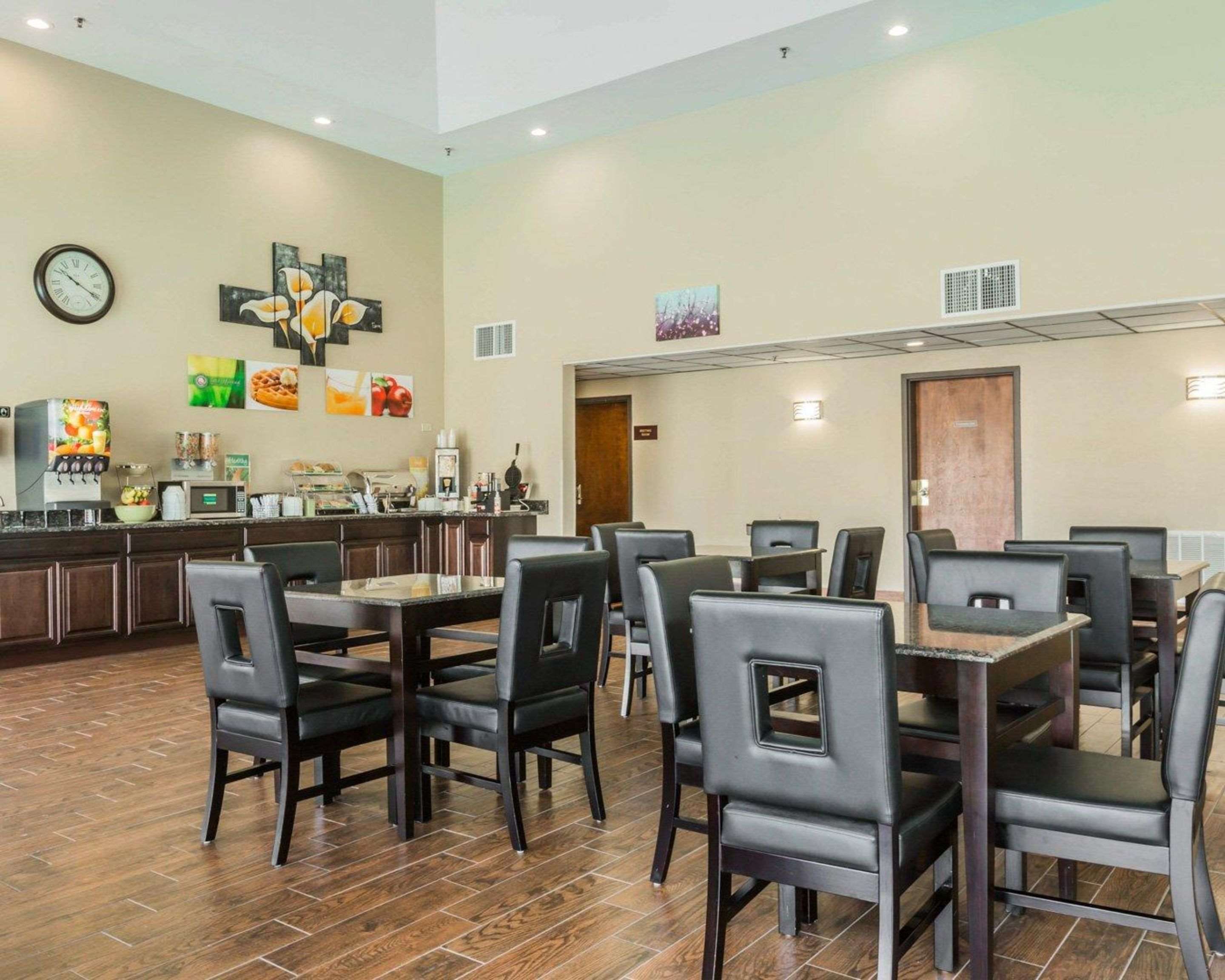Breakfast area | Quality Inn & Suites North Montgomery