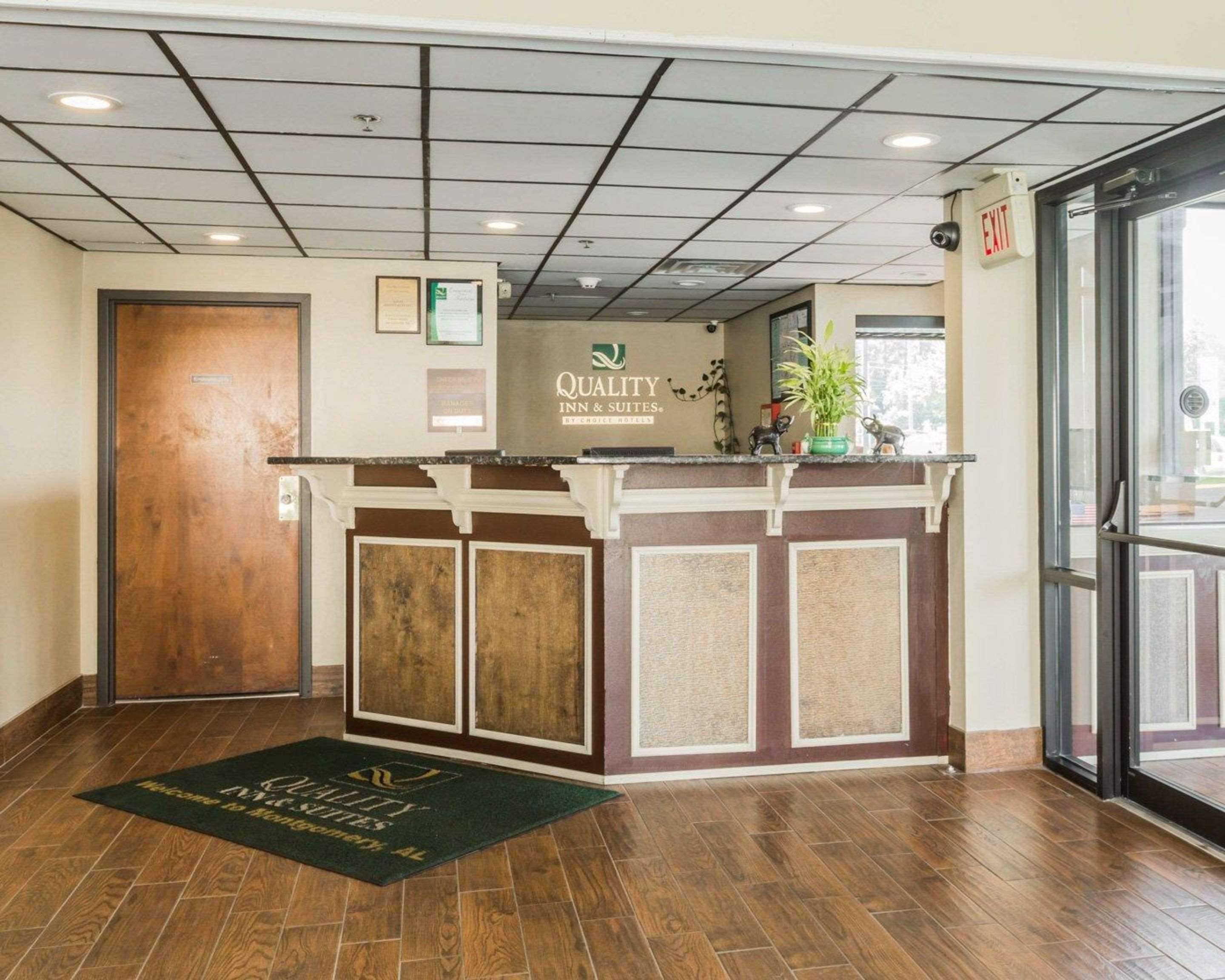 Front desk | Quality Inn & Suites North Montgomery