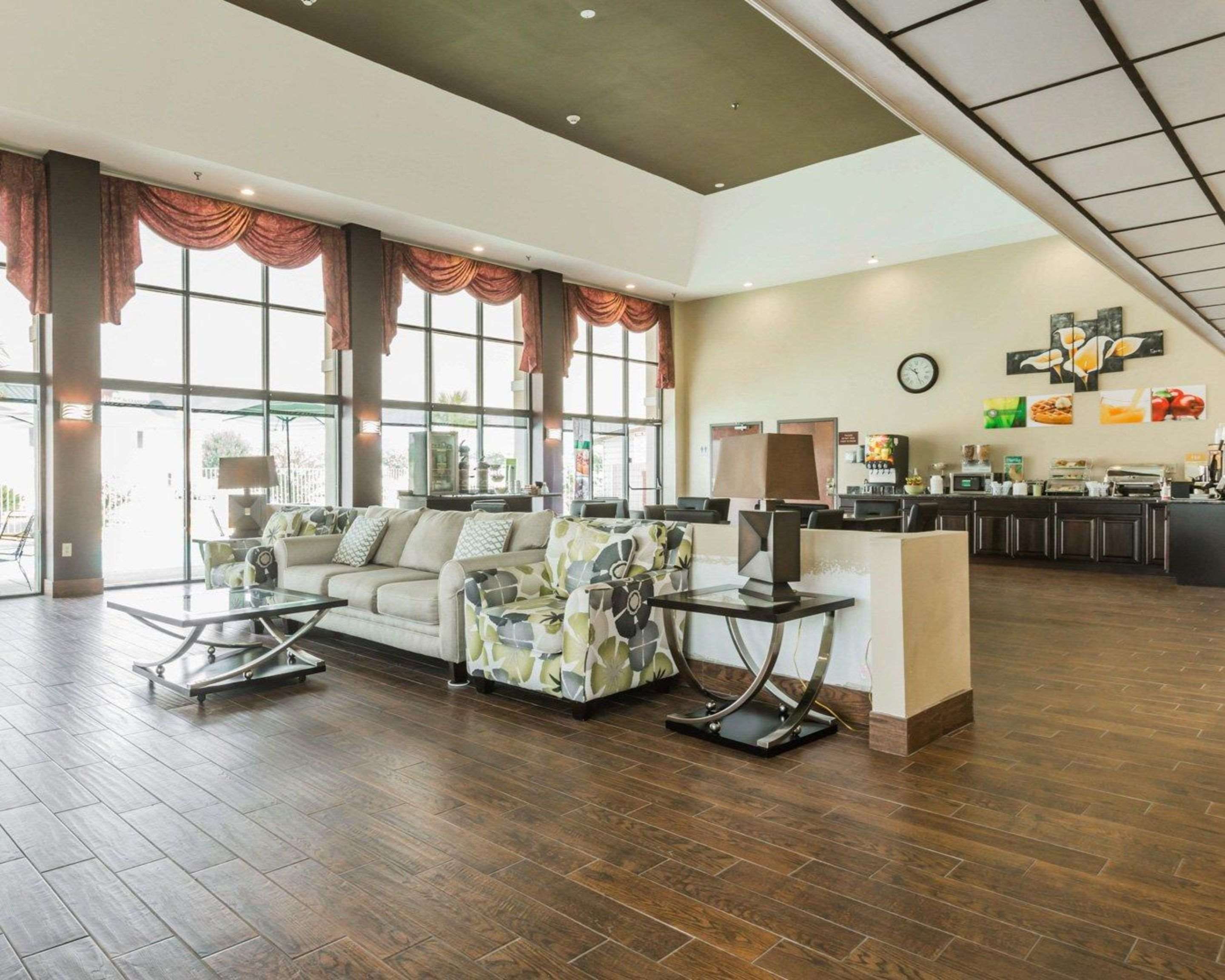 Lobby with sitting area | Quality Inn & Suites North Montgomery