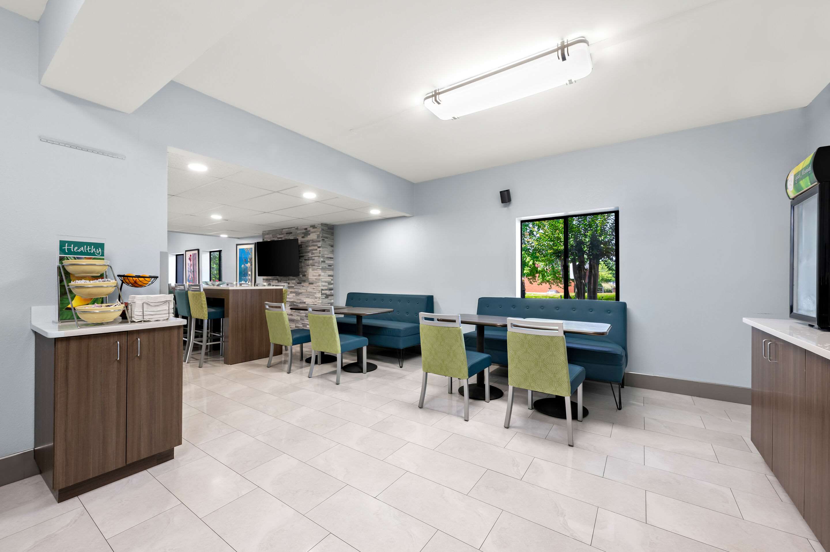 Breakfast area | Quality Inn Pelham I-65 exit 246