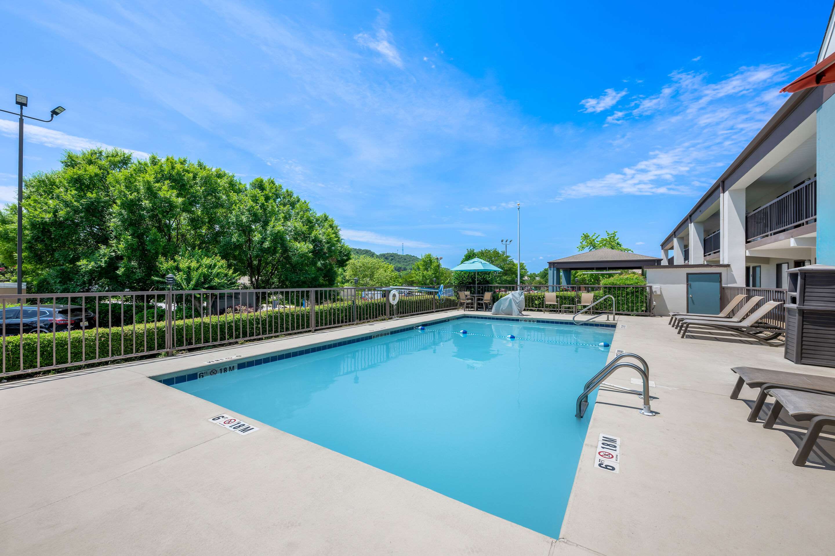 Outdoor pool | Quality Inn Pelham I-65 exit 246