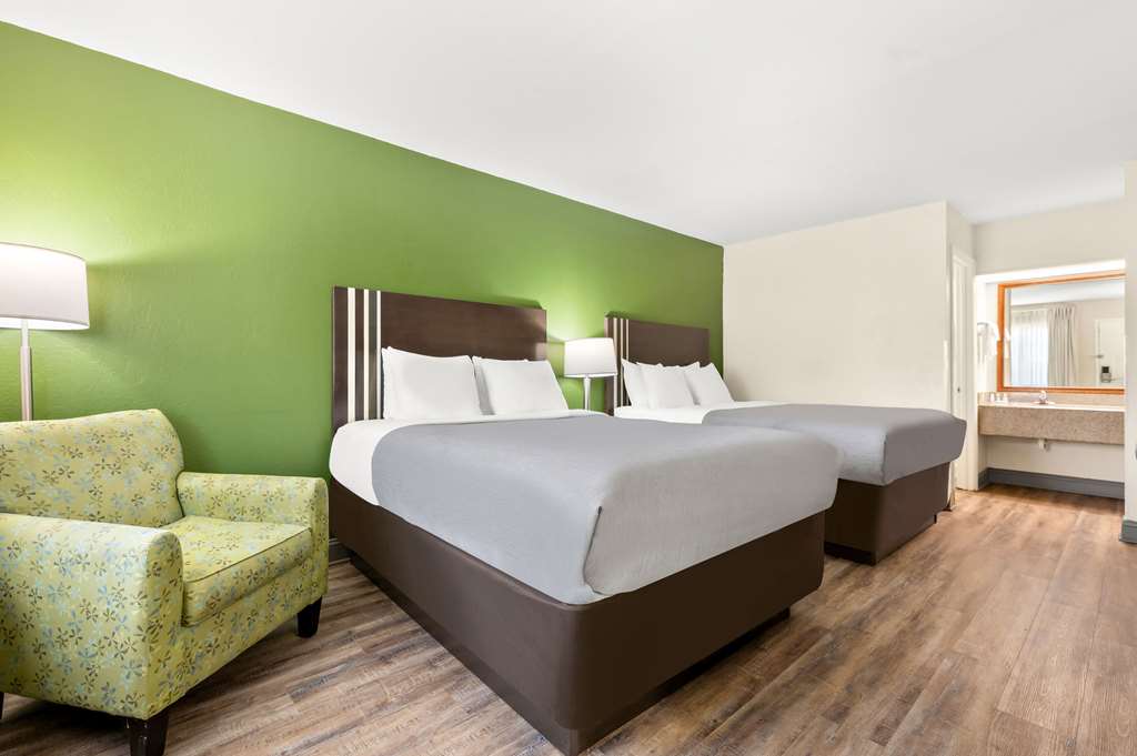 QUALITY INN PELHAM I-65 EXIT 246-guestroom-Guest Room,On-Site.jpg