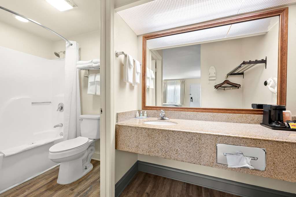 QUALITY INN PELHAM I-65 EXIT 246-guestroom-Guest Room,Bathroom,On-Site.jpg