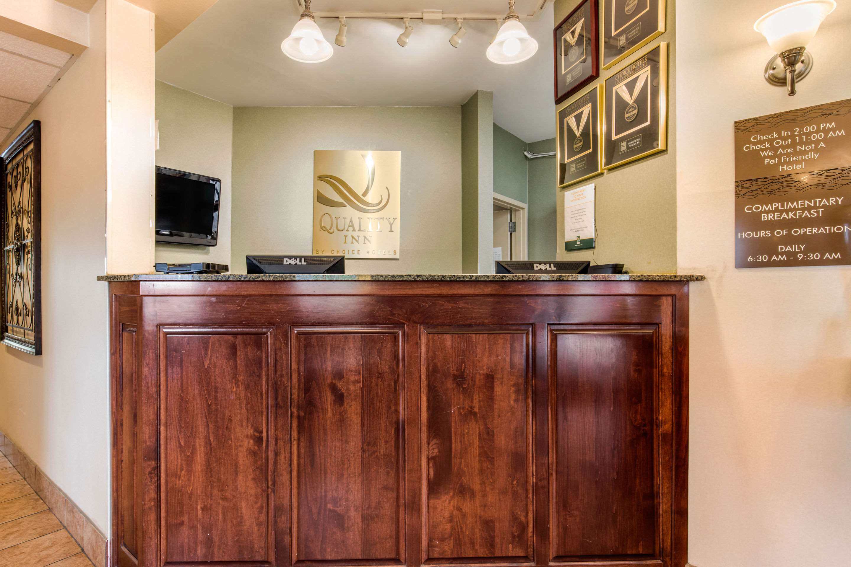 Hotel lobby | Quality Inn Pelham I-65 exit 246