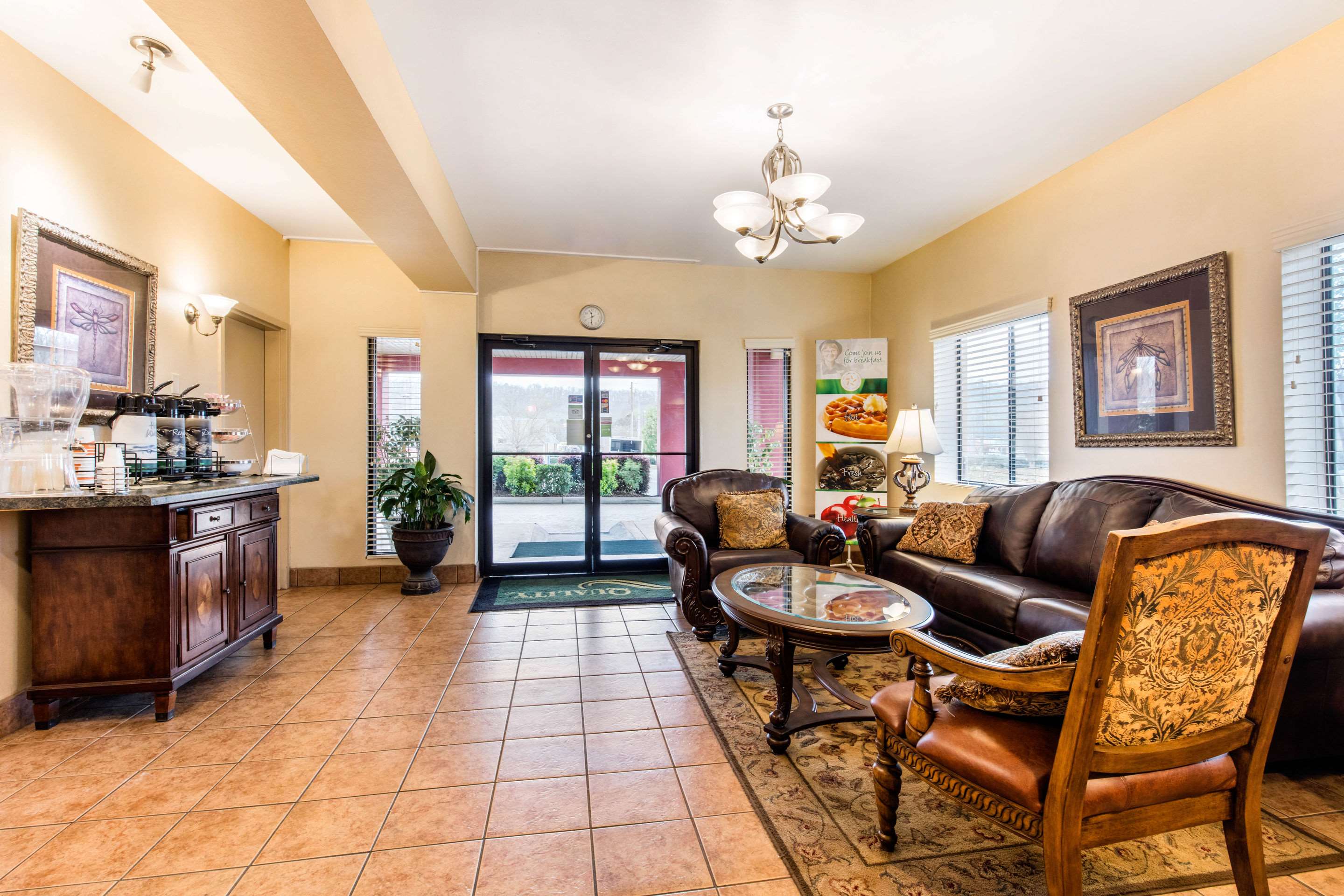 Lobby with sitting area | Quality Inn Pelham I-65 exit 246