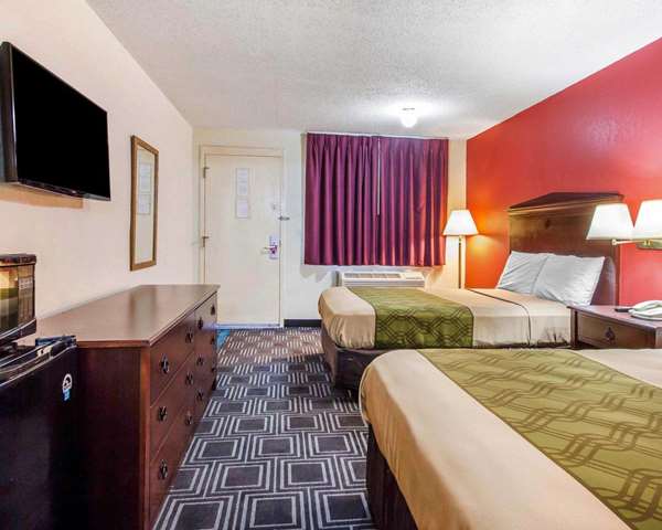  - Econo Lodge Lanett - I-85, Exit 79