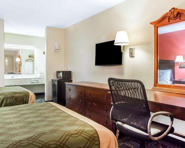  - Econo Lodge Lanett - I-85, Exit 79