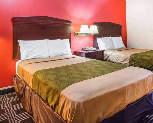  - Econo Lodge Lanett - I-85, Exit 79