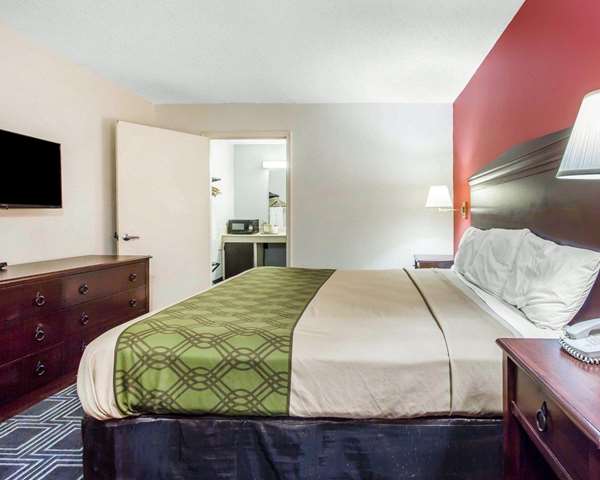  - Econo Lodge Lanett - I-85, Exit 79