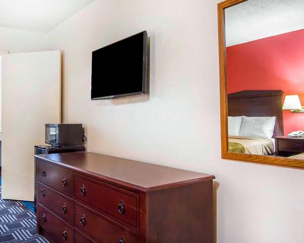  - Econo Lodge Lanett - I-85, Exit 79