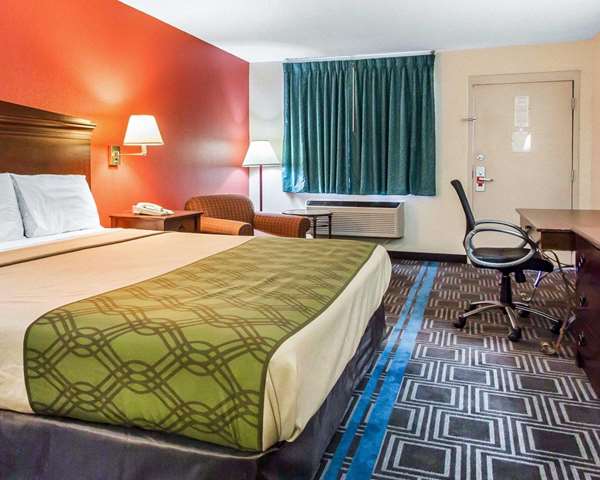  - Econo Lodge Lanett - I-85, Exit 79