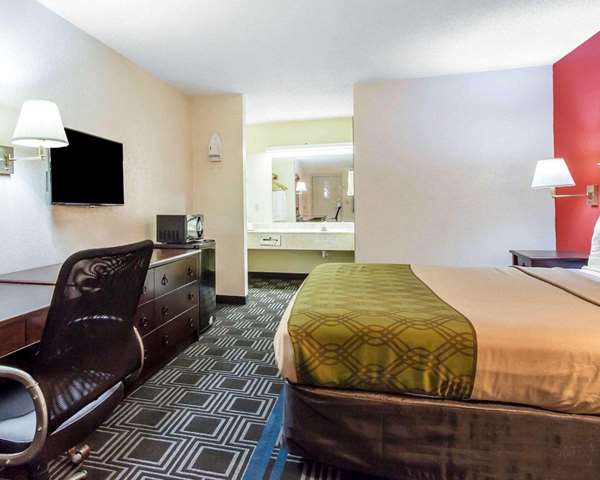  - Econo Lodge Lanett - I-85, Exit 79